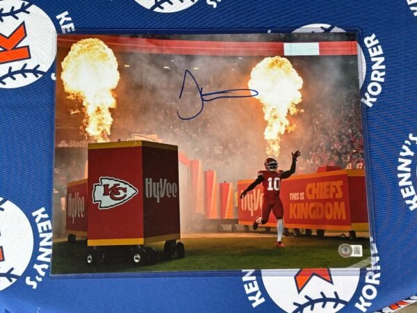 Tyreek Hill Kansas City Chief Autographed 11x14 Photo Beckett