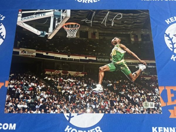 Autographed 11x14 Photo of Seattle Supersonic All-Time Great Shawn Kemp