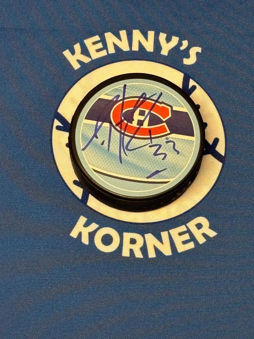 Montreal Canadien Legend Patrick Roy Autographed Canadien Retro Puck JSA / COA