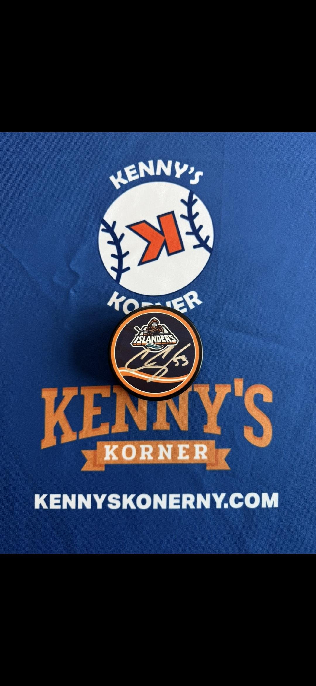 New York Islander Casey Cizikas Autographed Islander Retro Puck. Beckett - Image 2